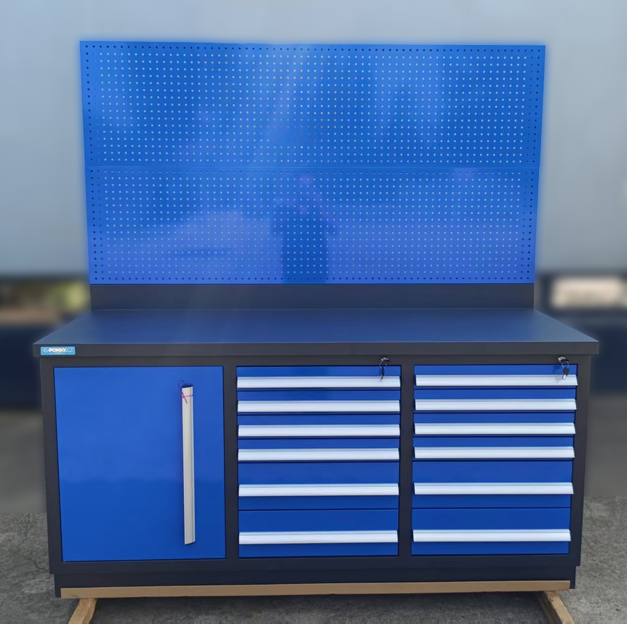 dierovaná stena 173x90cm - blue