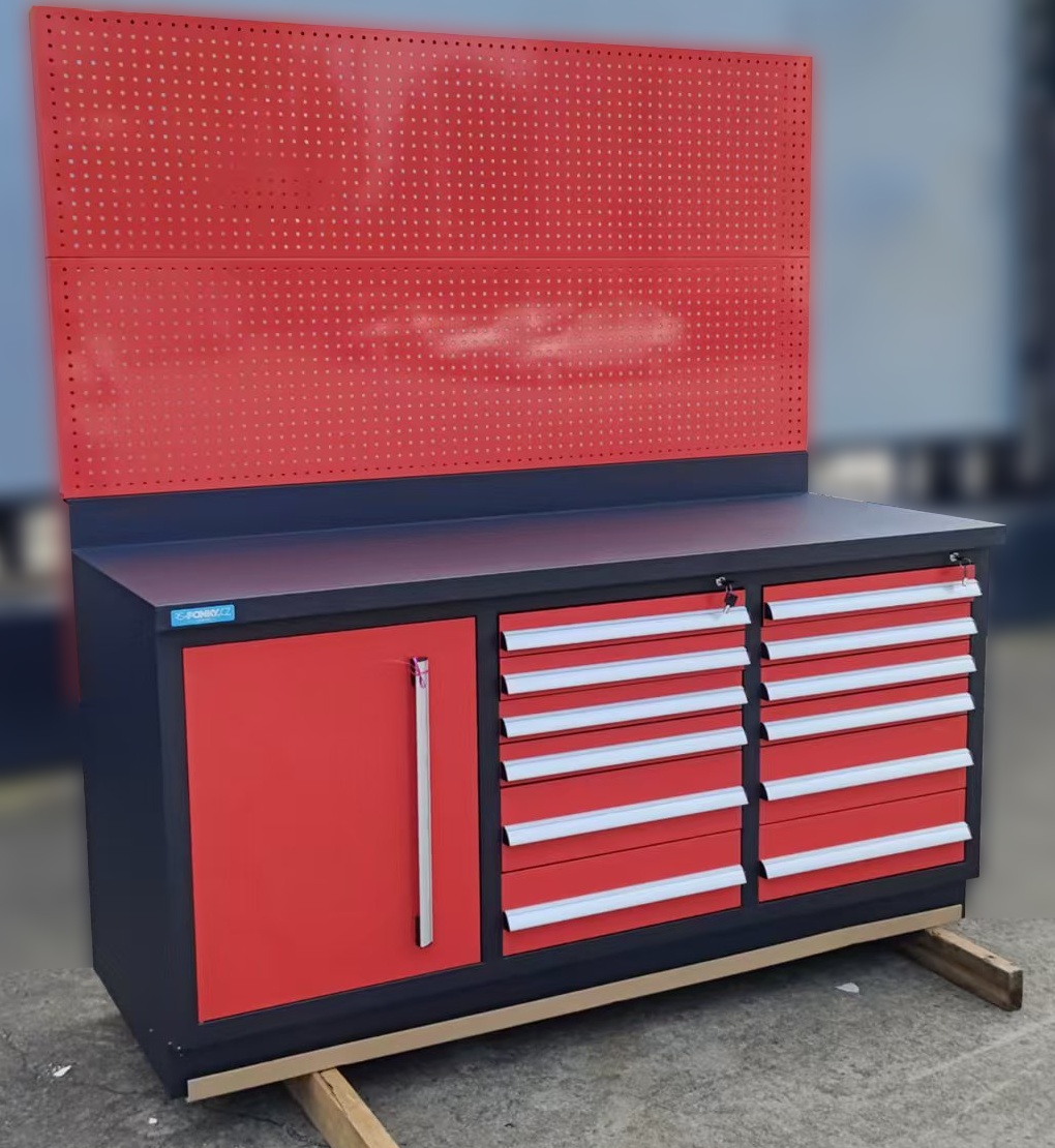 dierovaná stena 173x90cm - red