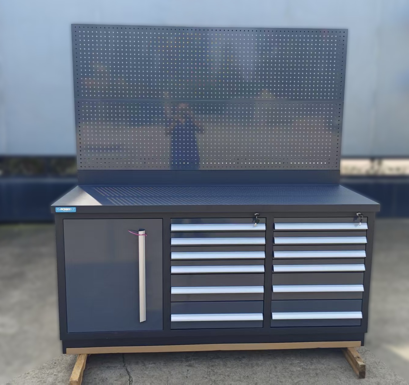 dierovaná stena 173x90cm - antracit