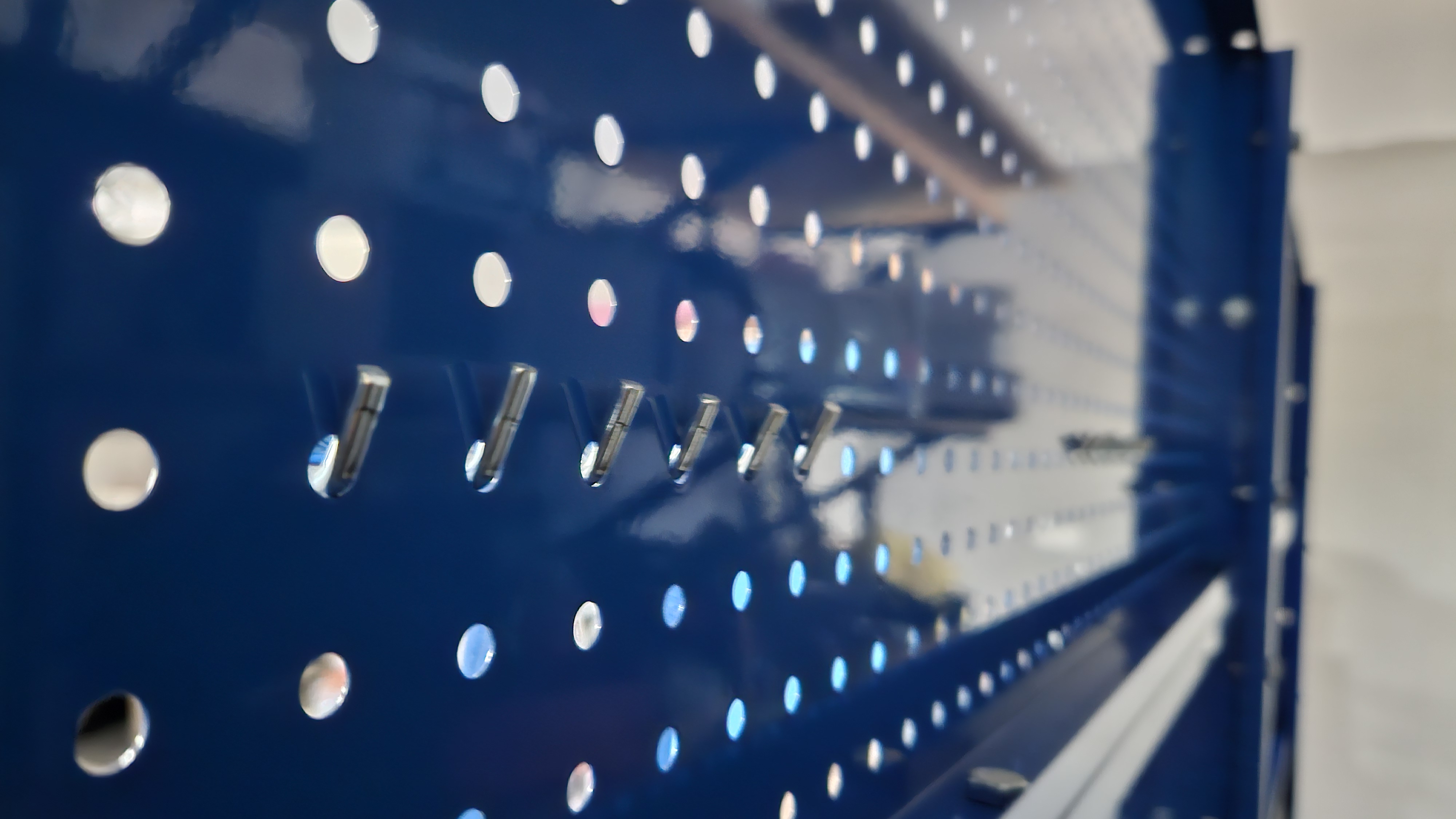 dierovaná stena 285x90cm - blue