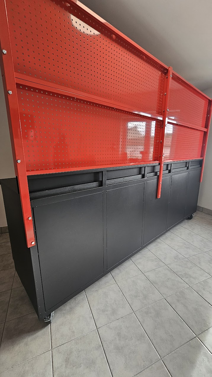 dierovaná stena 285x90cm - red