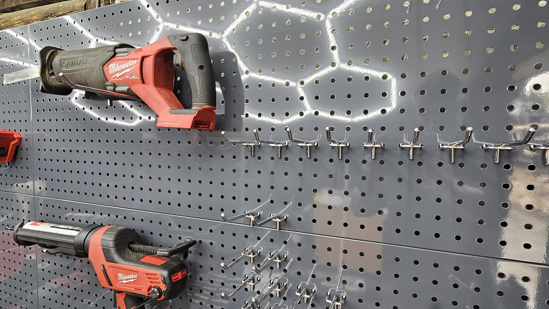 dierovaná stena 285x90cm - antracit