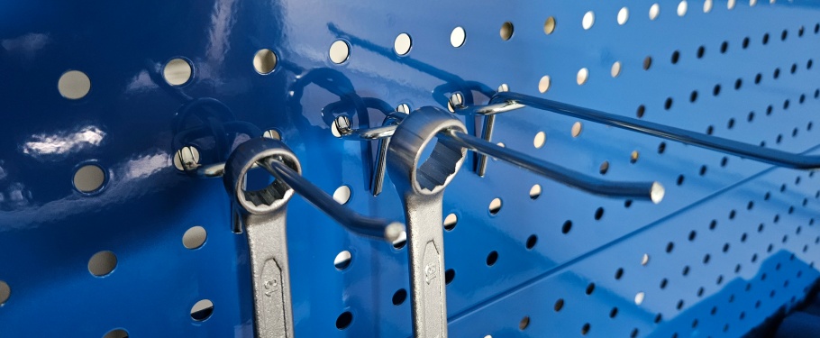 háčik na dierovanú stenu 15cm